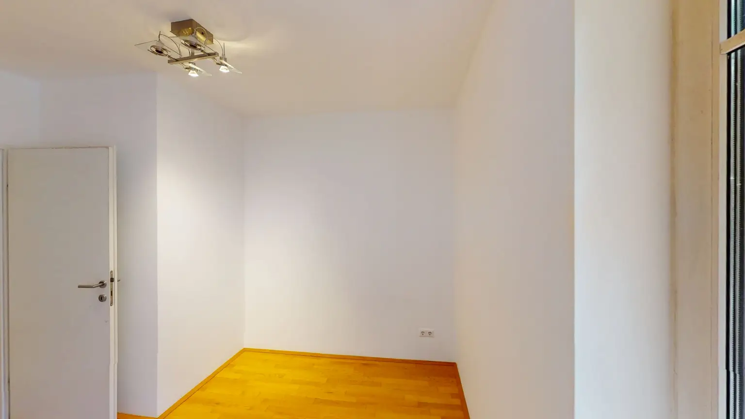 Helle 2,5-Zimmer-Wohnung im 2. Liftstock – ruhige Lage mit Grünblick & optionalem Garagenplatz