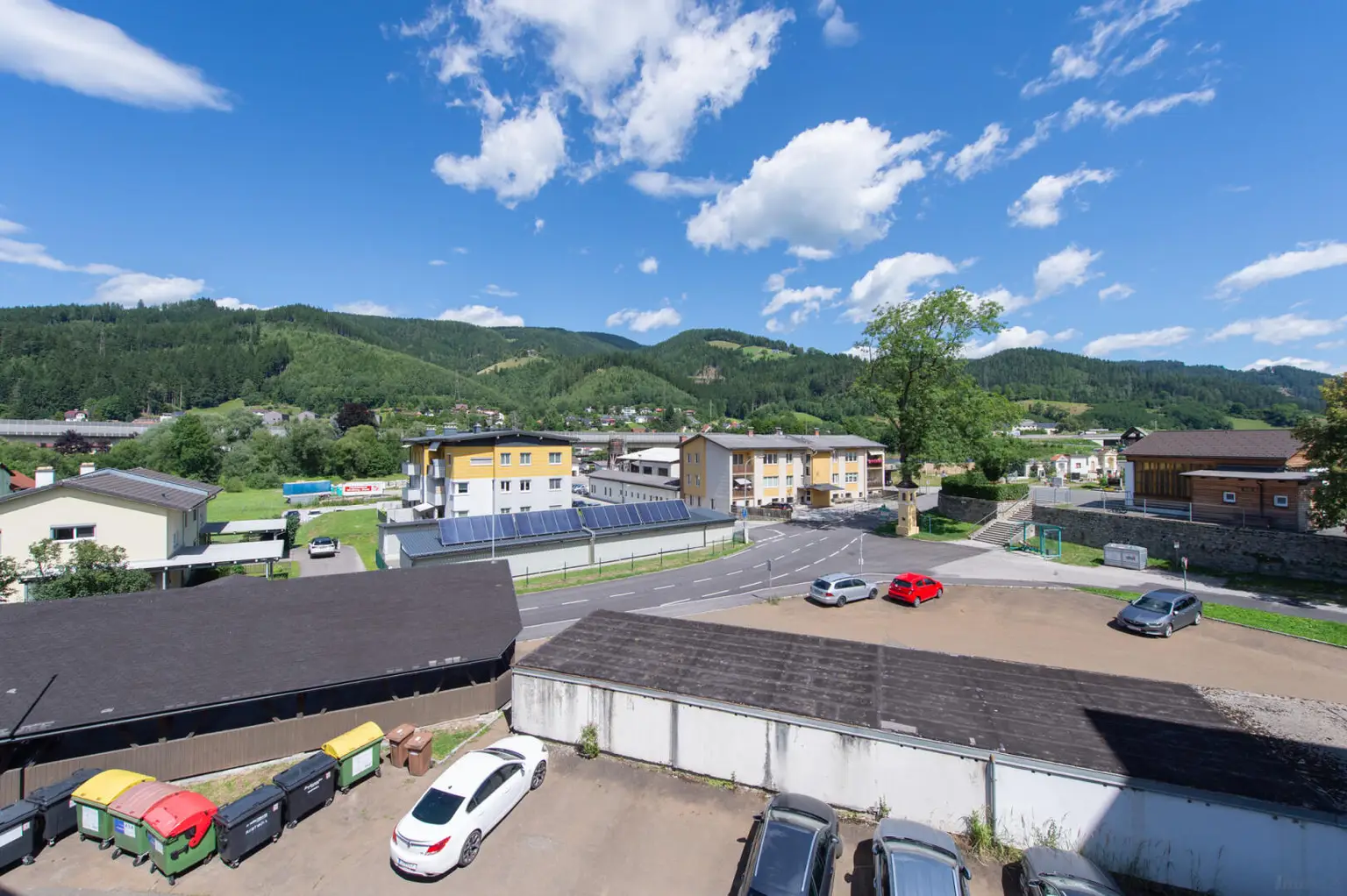 Charmante Eigentumswohnung mit Entwicklungspotenzial & Baugrundstück am idyllischen Mürzufer