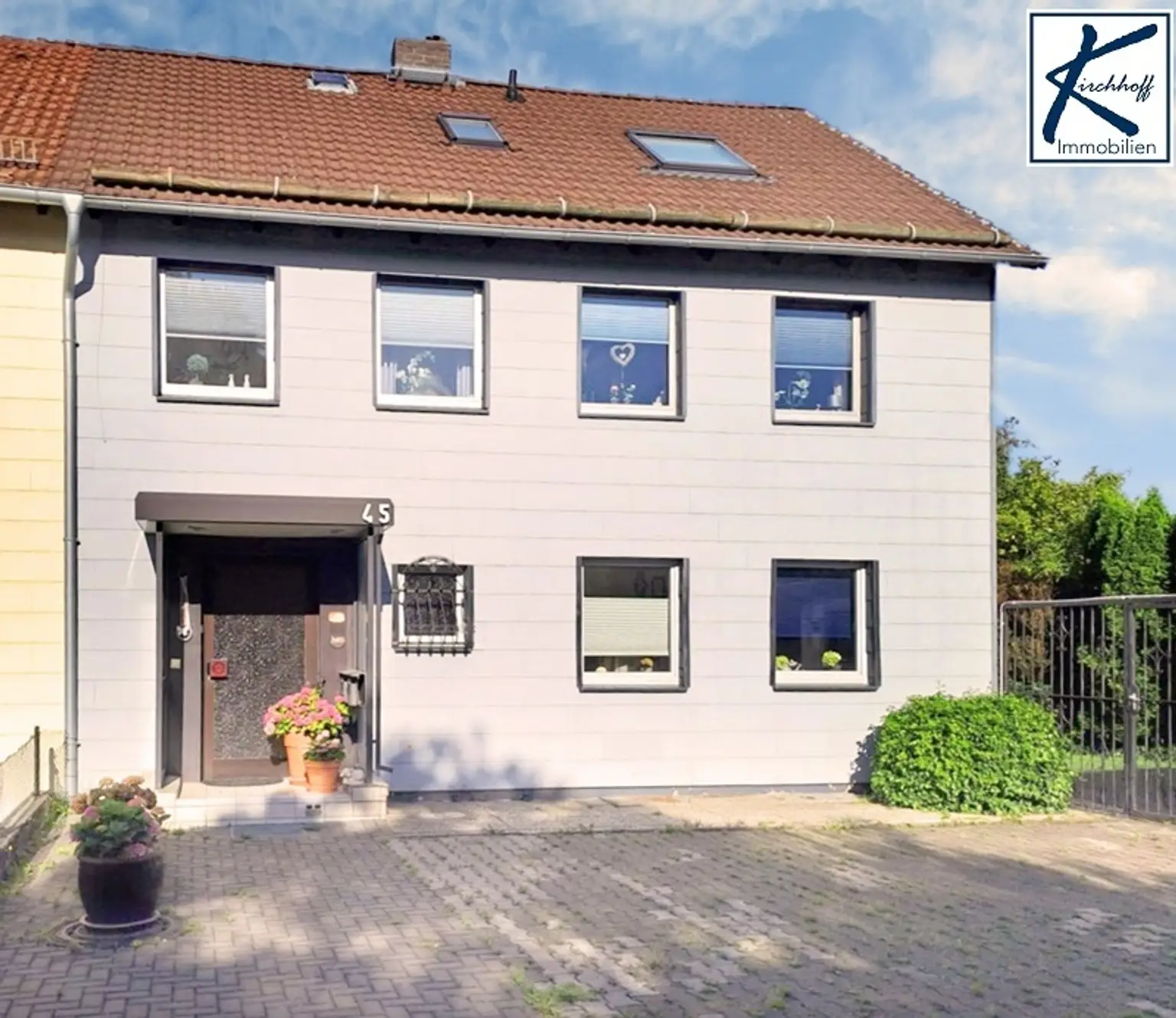 VERKAUFT: Solides Zweifamilien-Reihenendhaus mit großem Garten, Doppelgarage und vielseitigen Nutzungsmöglichkeiten in Oker