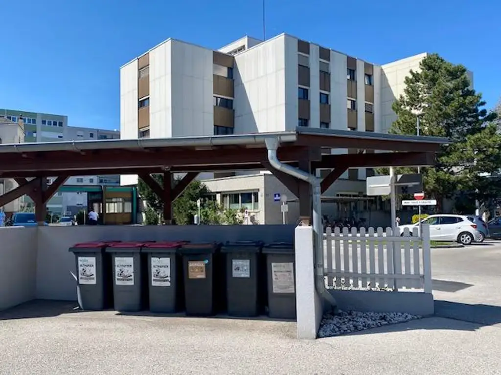 Grüne Oase in Kliniknähe – Erdgeschosswohnung wie neu, mit Carport & Garten!