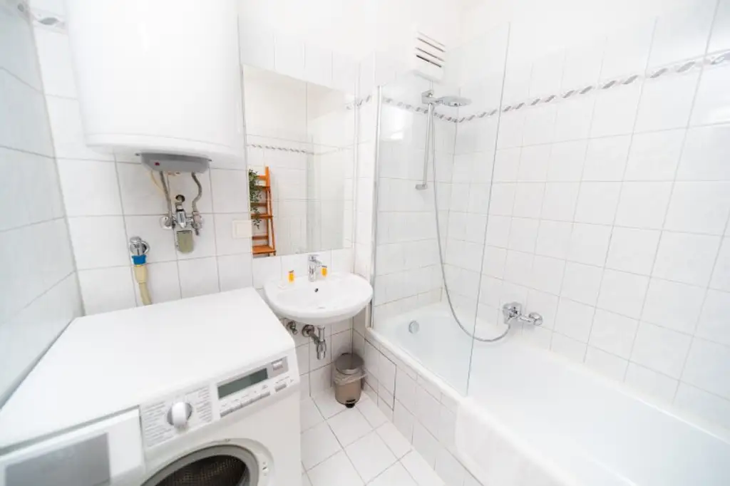 Charmante und helle Masionette-Wohnung ! Wunderschön möbliert !