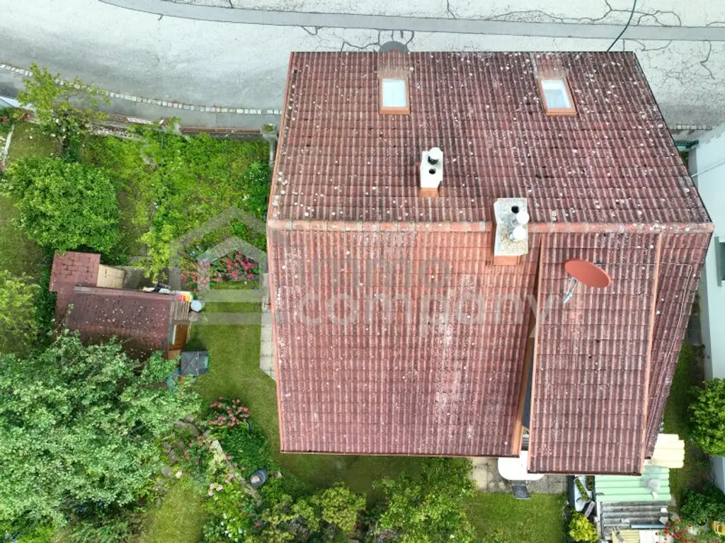 Renovierungsbedürftiges Haus mit idyllischen, großen Garten in Sommerein zu verkaufen!