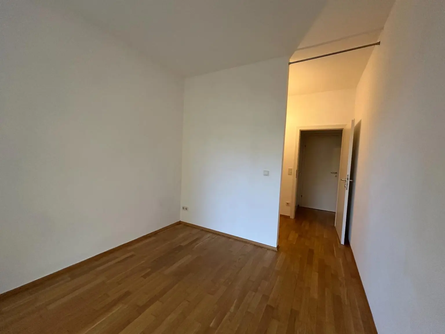 Zimmer mit Schrankraum