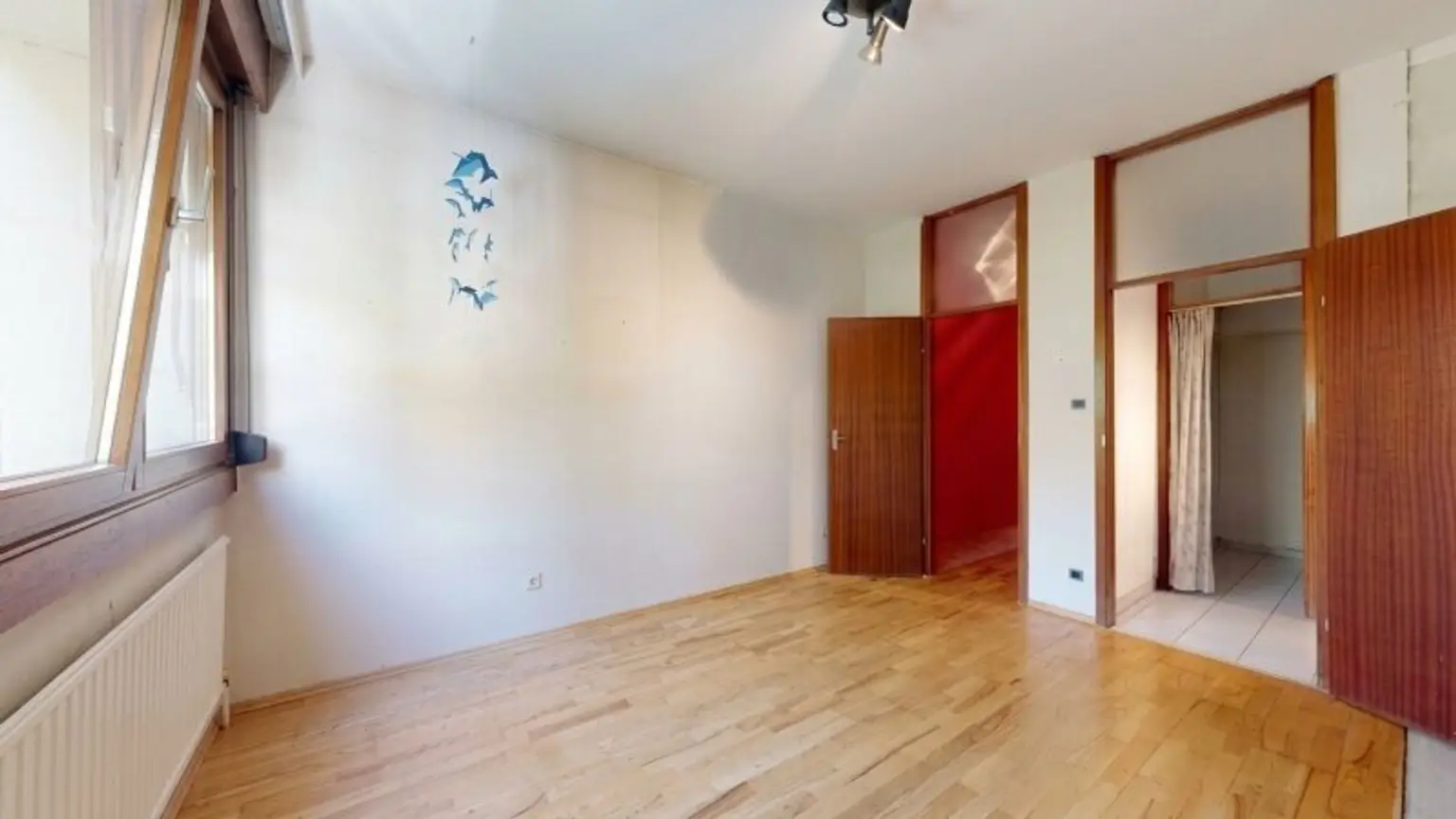 Zimmer mit Schrankraum