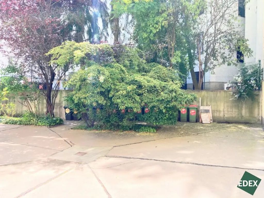 Direkt am Schweizergarten: Schöne 2-Zimmer-Wohnung mit separater Küche