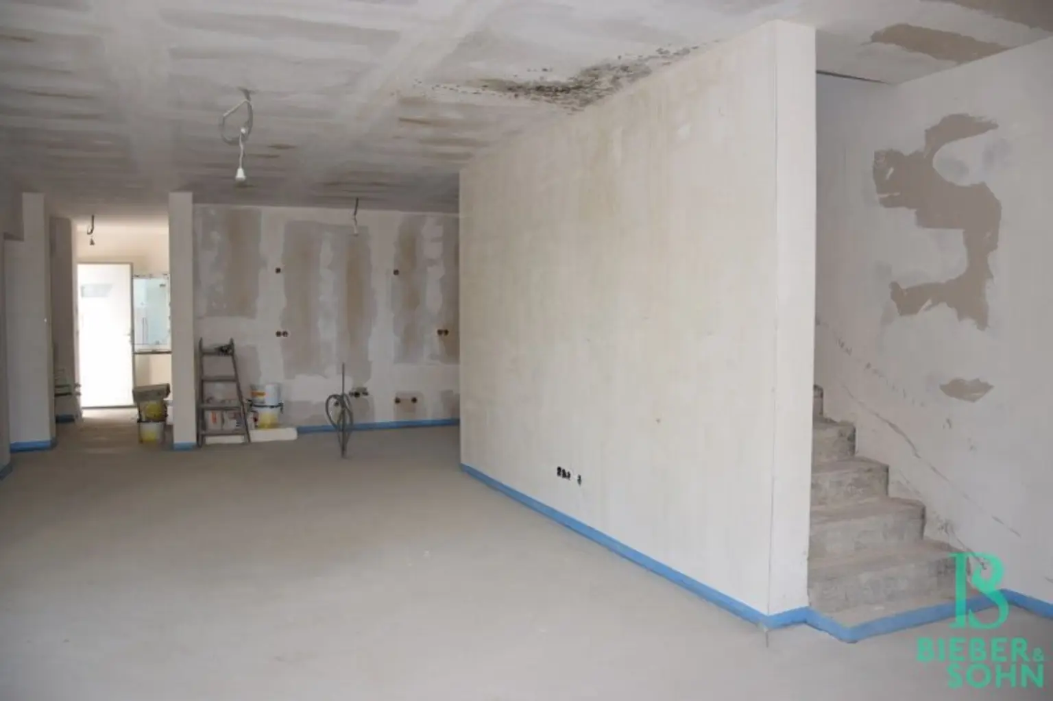 Großzügiges, sonniges Einfamilienhaus mit 80m² Dachterrasse