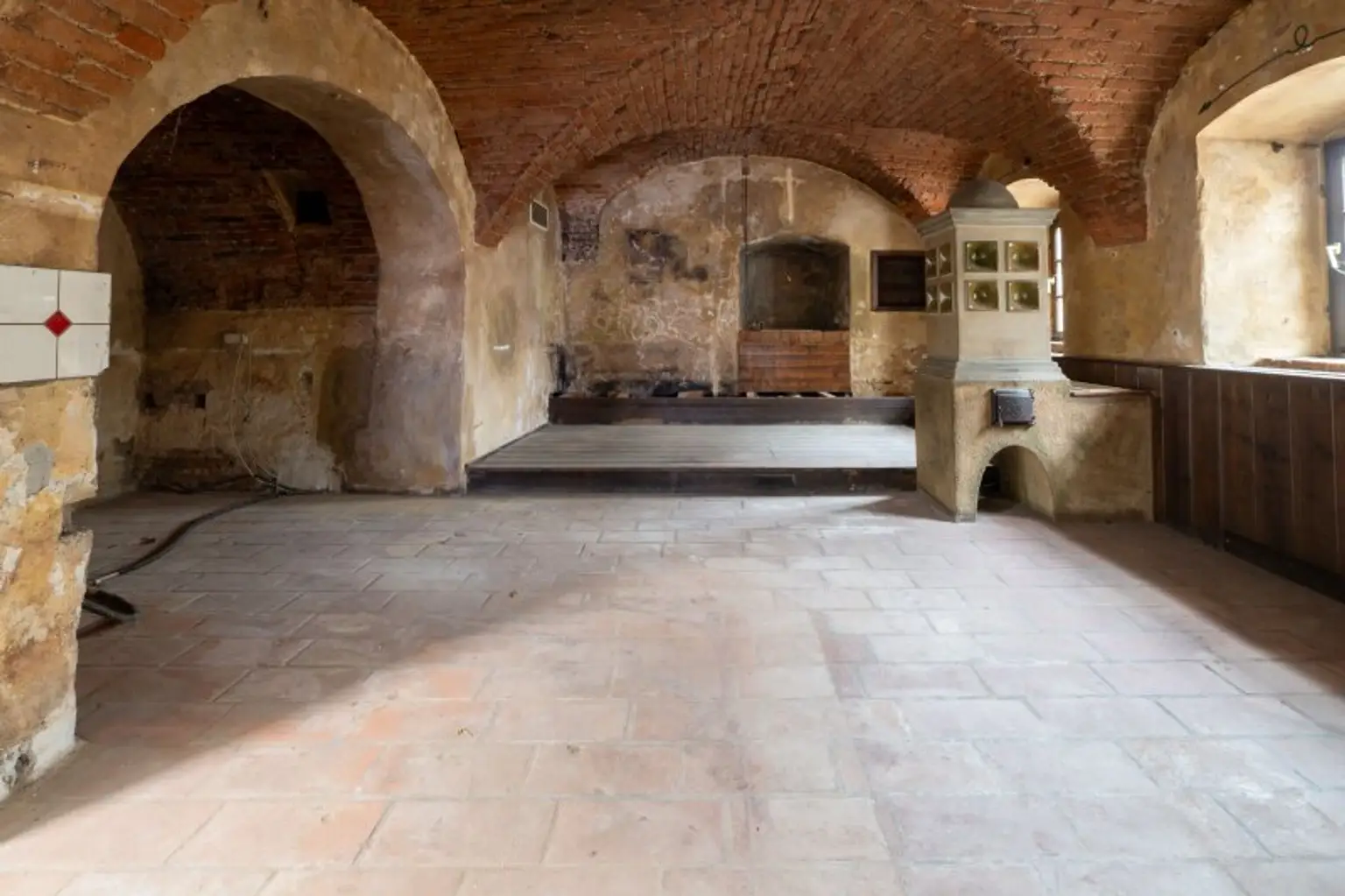 Bestandsfreies Mehrparteienhaus mit 5 Wohnungen + 1 Geschäftslokal in Toplage von Obernberg am Inn zu kaufen!