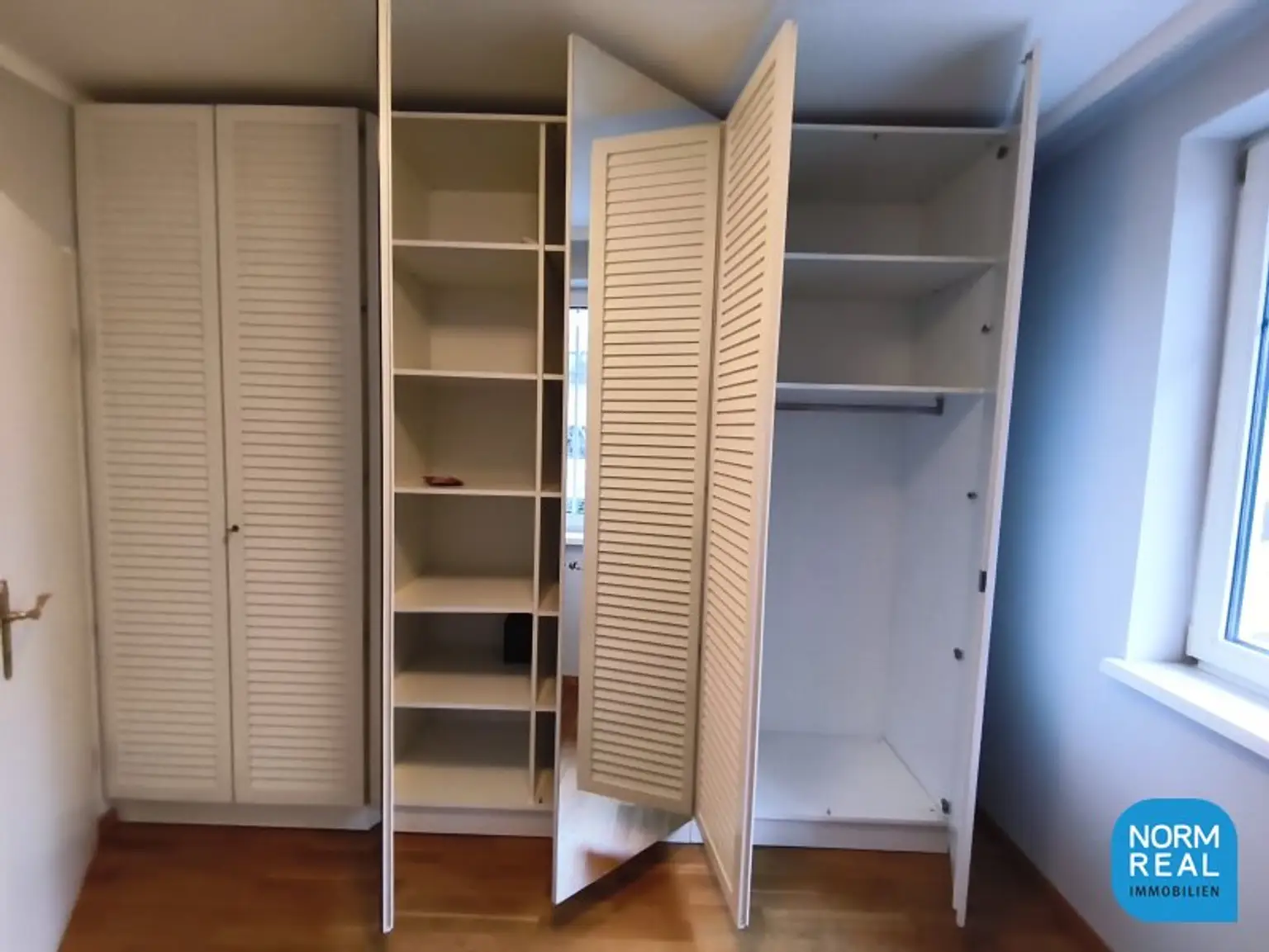 Schrank im Schlafzimmer