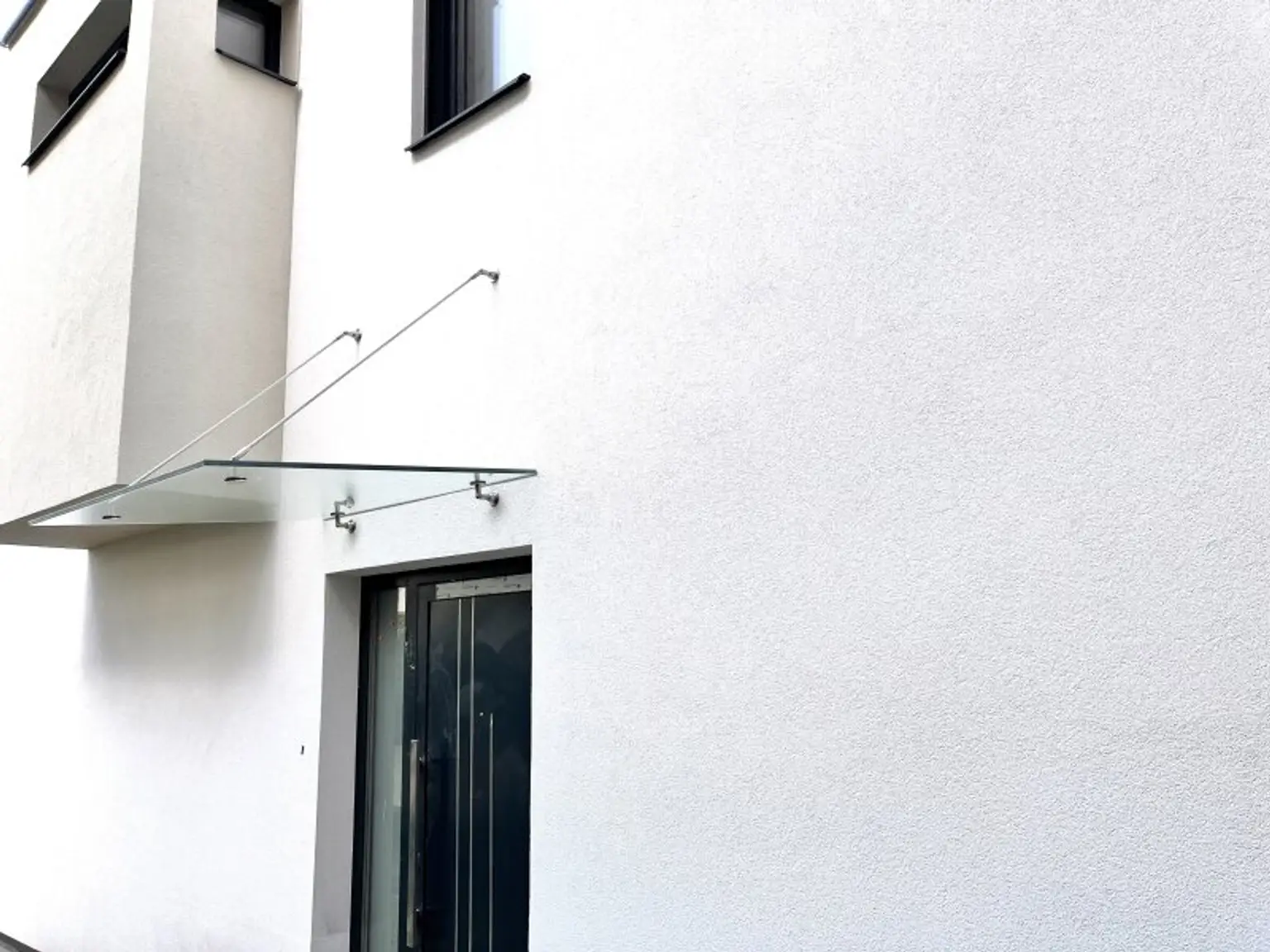 Erstbezug! Neubau-Reihenhaus mit Terrasse, Dachterrasse, Loggien & Garten (auch für Anleger)