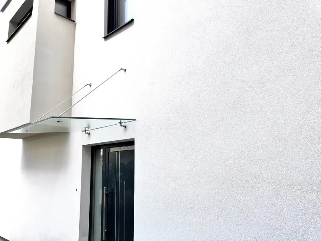 Erstbezug! Neubau-Reihenhaus mit Terrasse, Dachterrasse, Loggien & Garten (auch für Anleger)