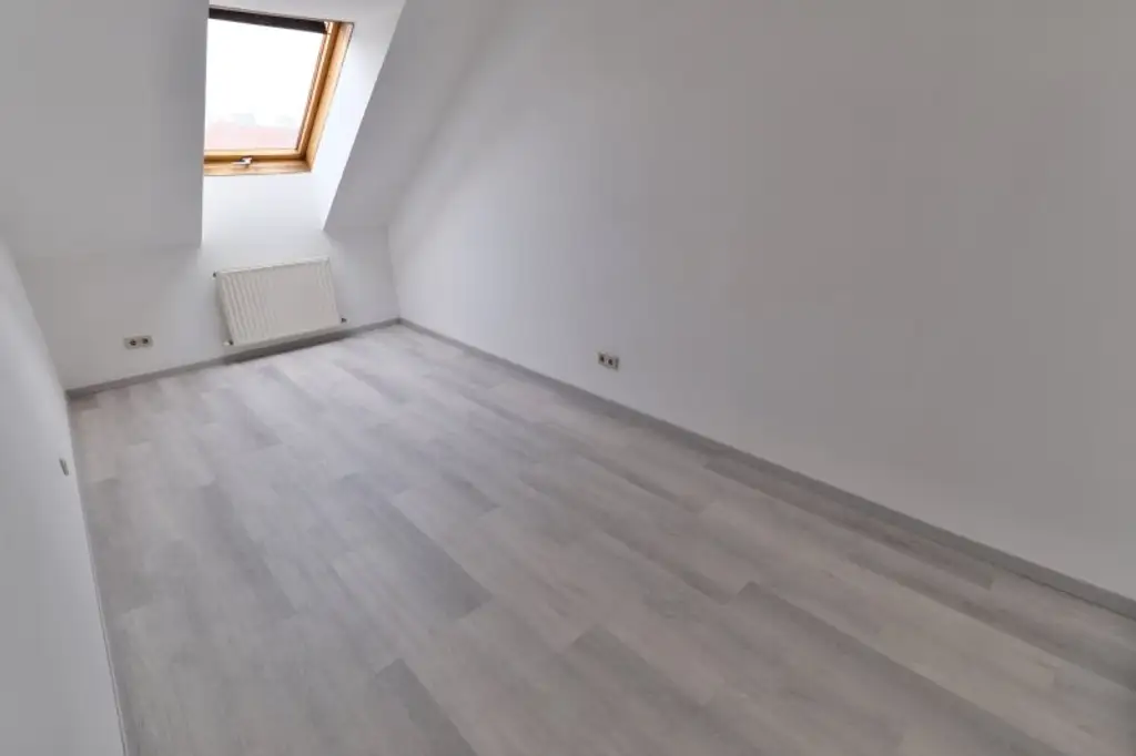 Nähe Innenstadt, Radetzkyplatz, UNBEFRISTETE Dachwohnung 3 Zimmer