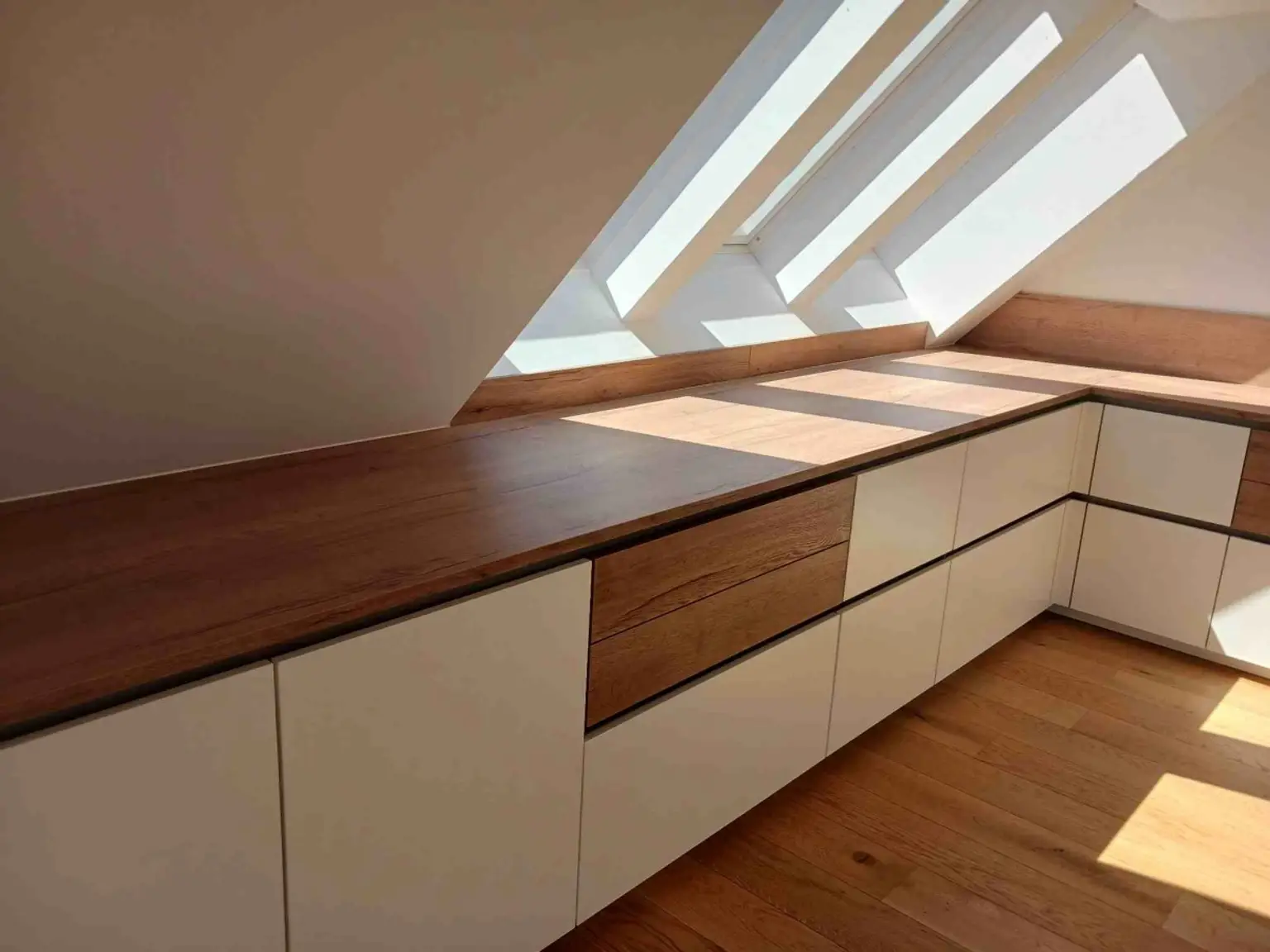 2 | ++ GENIALE VIER Zimmer mit DACHTERRASSE ++ inkl. KÜCHE | Prima Service Immobilien