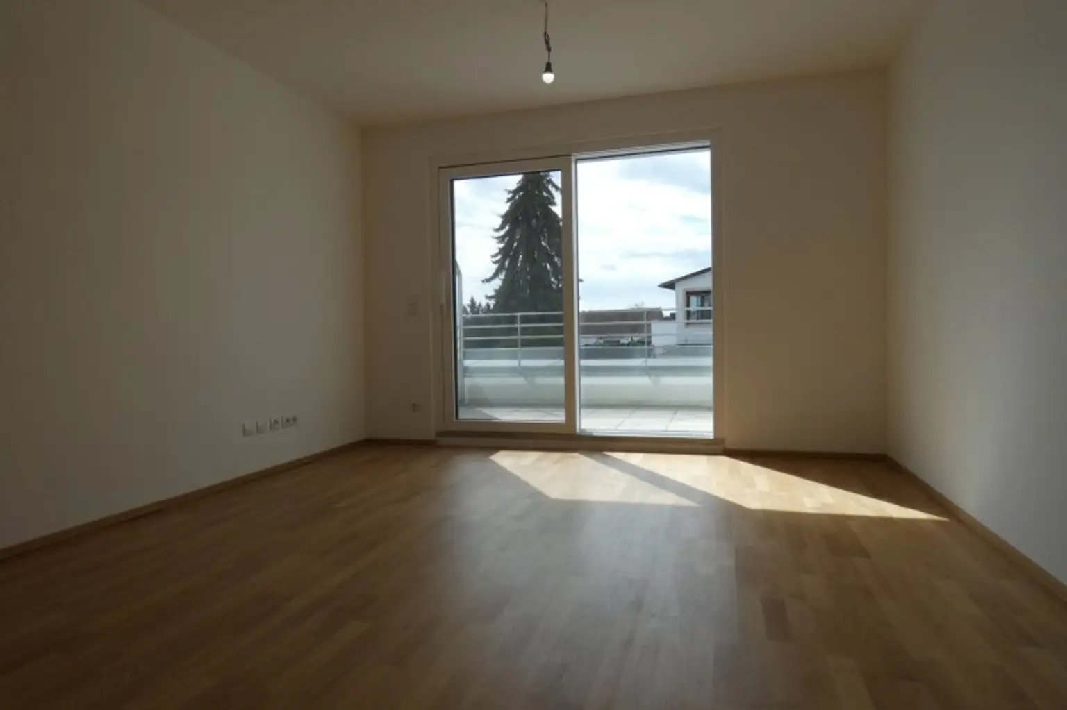 ERSTBEZUG MIT SÜDTERRASSE MIETE INKL. BETRIEBSKOSTEN