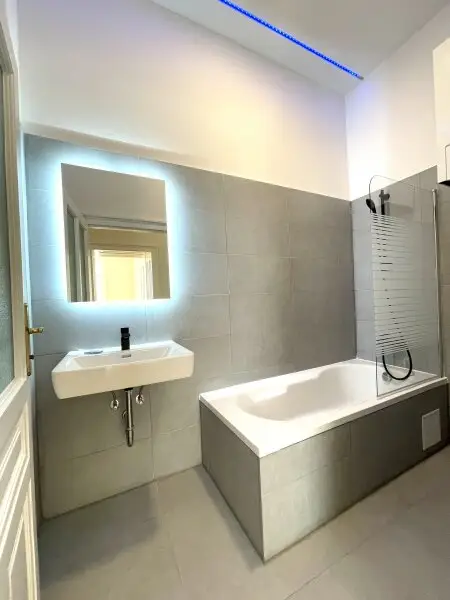 Top sanierter Stilaltbau - 2 Zimmer Wohnung