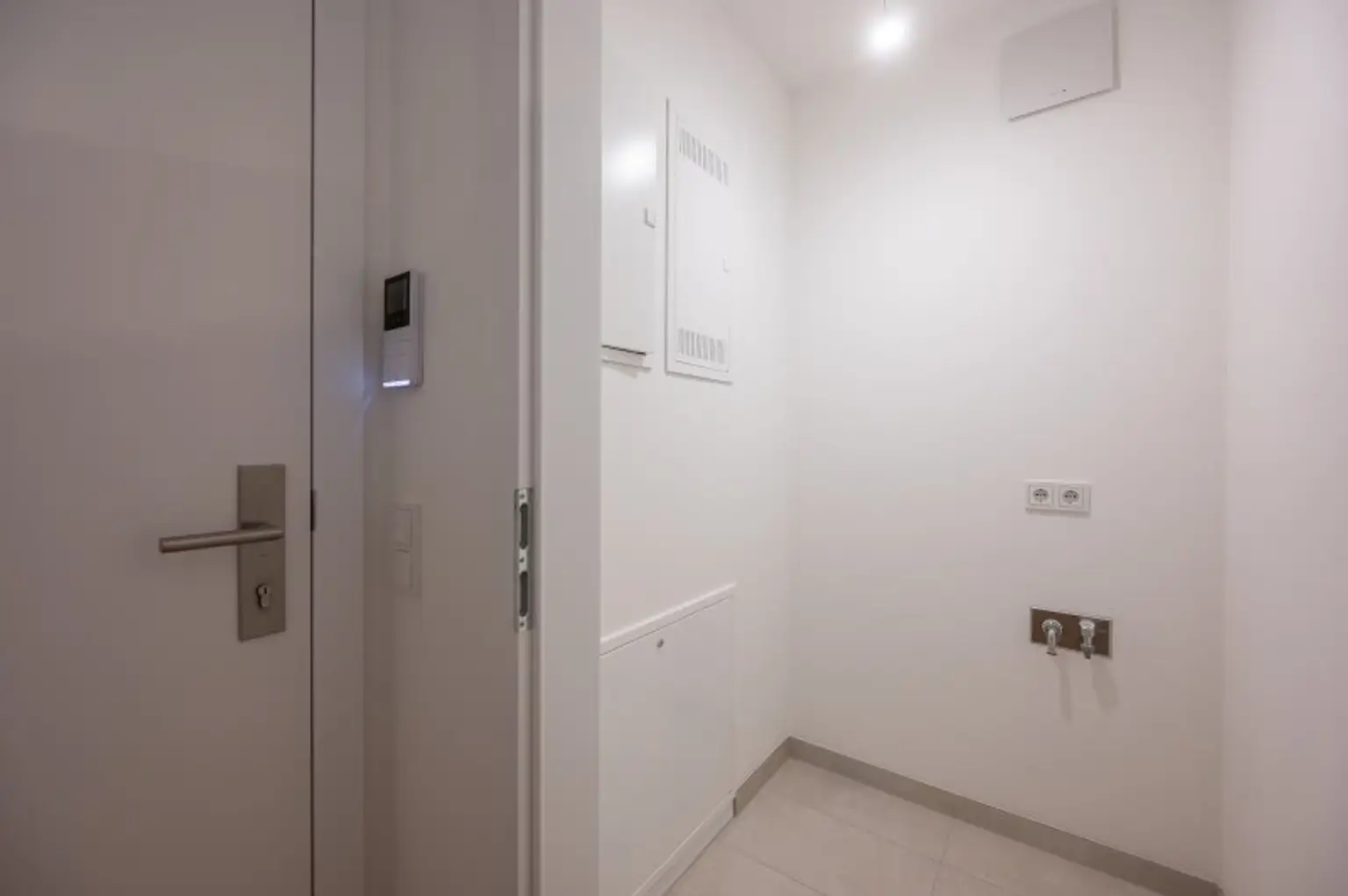 ++MOLLARD 50++ Remarkable 2-room apartment in a prime central location (2/6)