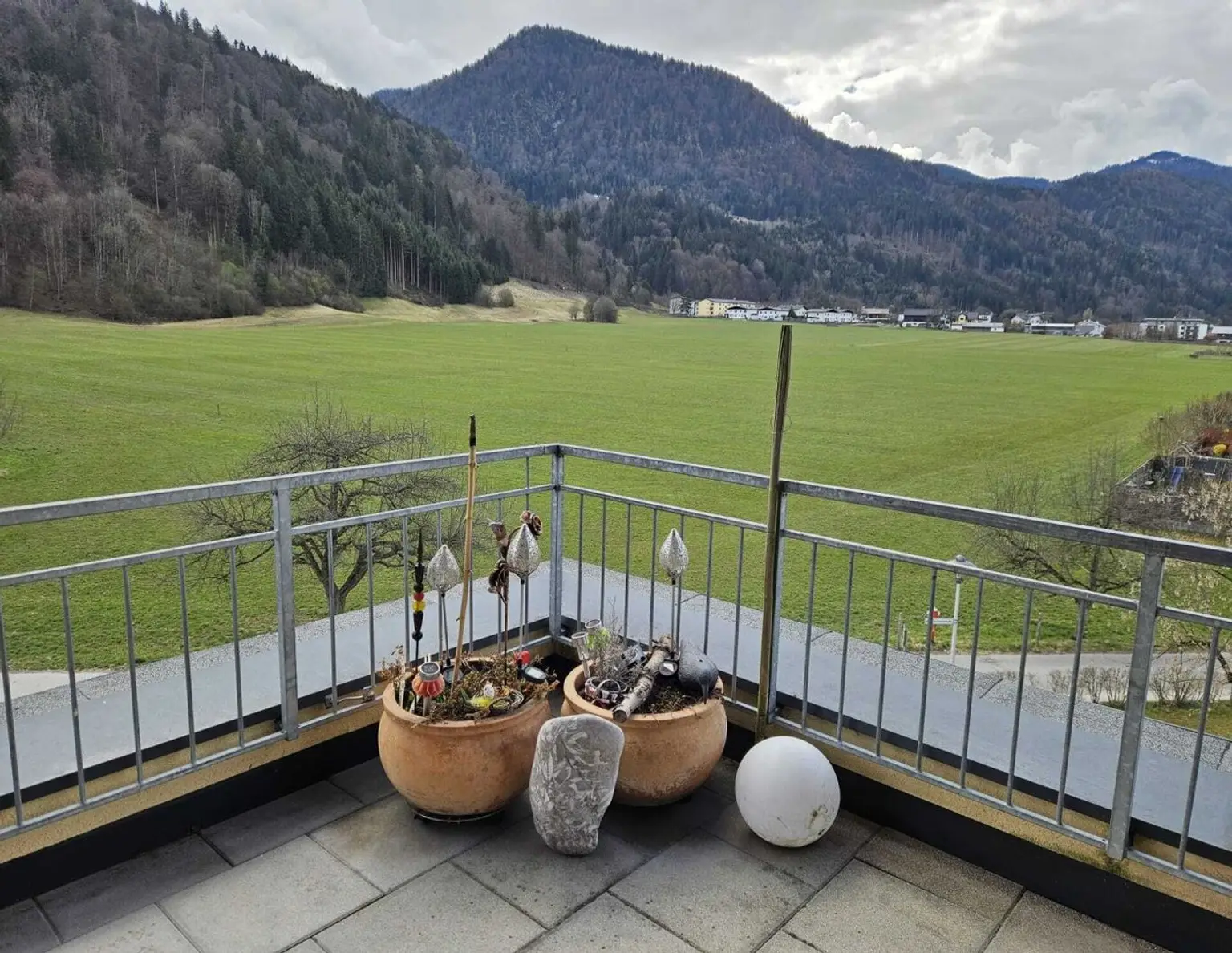 Traumhafte Dachgeschoßwohnung in Wörgl: 4 Zimmer, Terrasse & 2 Tiefgaragenplätze!