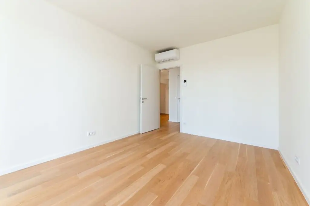 Ab Oktober! Erstbezug! Klimatisierte 2-Zimmer-Balkonwohnung inkl. Stellplatz zu vermieten!