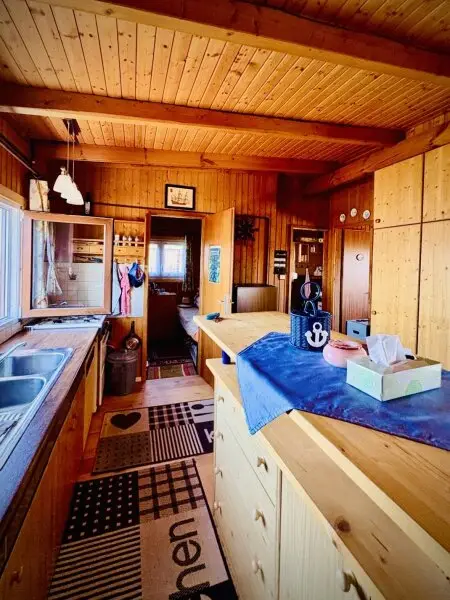 PRIVATSPHÄRE und FLIESSWASSER - FLACHDACHHÜTTE IN DER RUSTER BUCHT AUF PACHTGRUND ZU KAUFEN