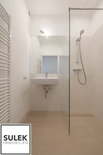 schöne 2 Zimmer Wohnung in bester Innenstadtlage - ab Oktober beziehbar! (Erstbezug nach Sanierung)