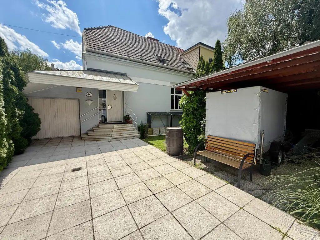 Stilvolles Einfamilienhaus mit Indoor-Pool, Sauna & Garten