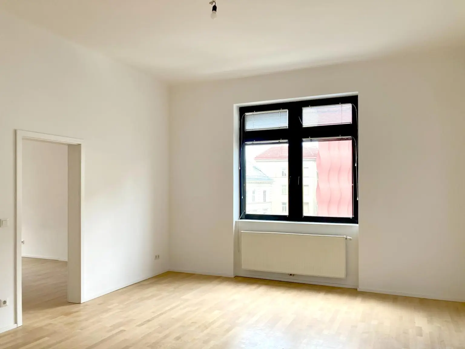 Charmante 2-Zimmer-Wohnung mit separater Küche und Altbauflair