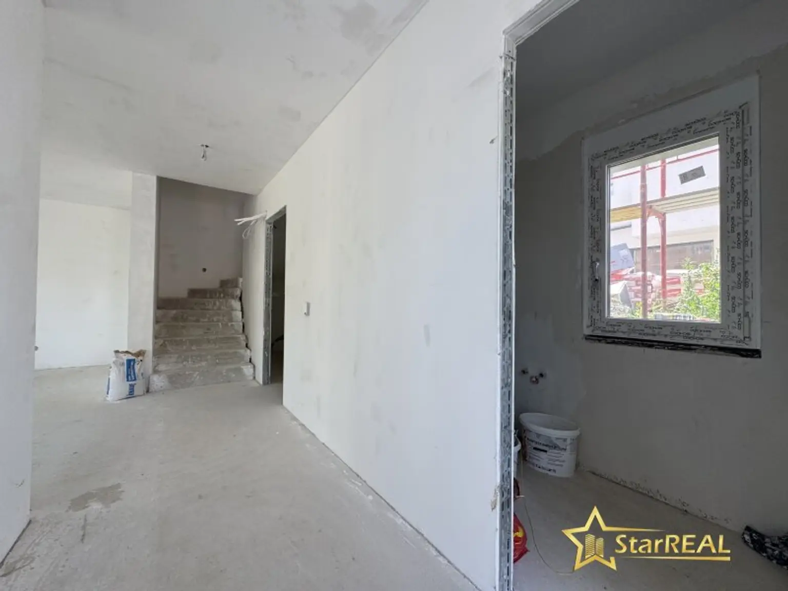 NOCH 1 EINZELHAUS (SCHLÜSSELFERTIG) FREI! 5 ZIMMER/ 3 BADEZIMMER/ 3 TOILETTEN. INKLUSIVE STELLPLATZ.