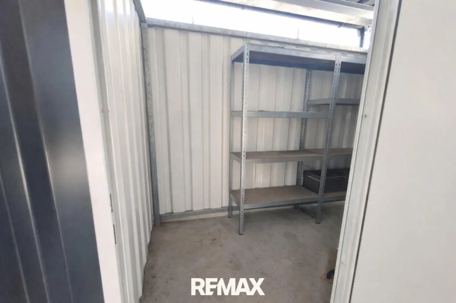 Ersatzraum hinter Carport