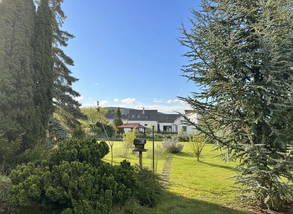 Rarität: Idyllischer, großer Garten samt Altbestand zum Sanieren!