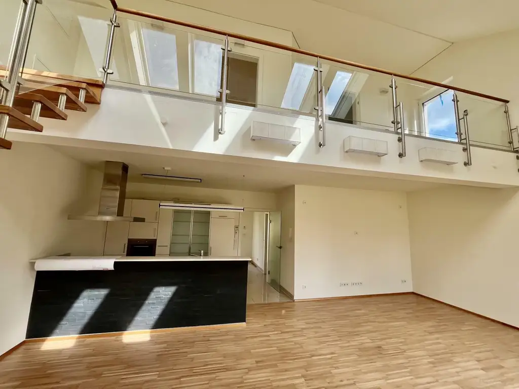 Maisonette: 1.OG und Dachgeschoss mit uneinsichtiger Dachterrasse, Parkplatz, top Ausstattung, Andritz