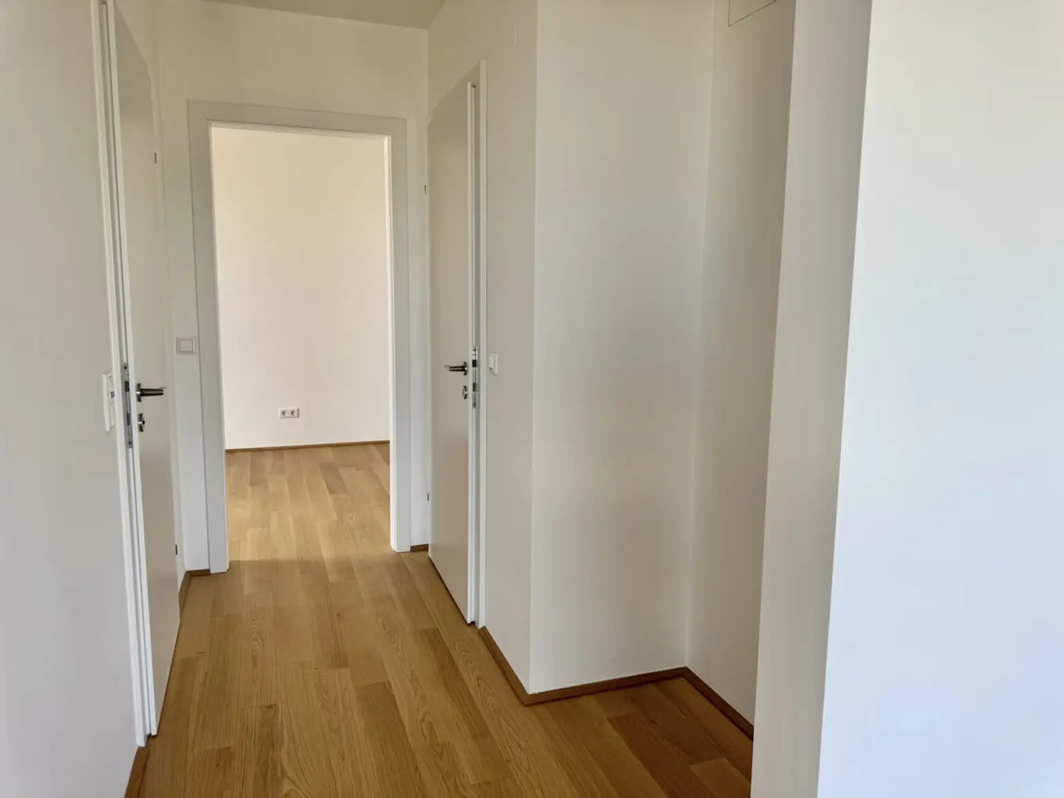 Neu und provisionsfrei! 3 Zimmer Wohnung mit Dachterrasse und Ausblick: Hirschfeld