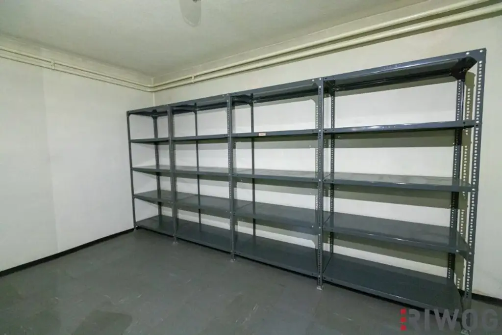 EIN- ODER ZWEIFAMILIENHAUS, gute Substanz, Modernisierungsbedarf