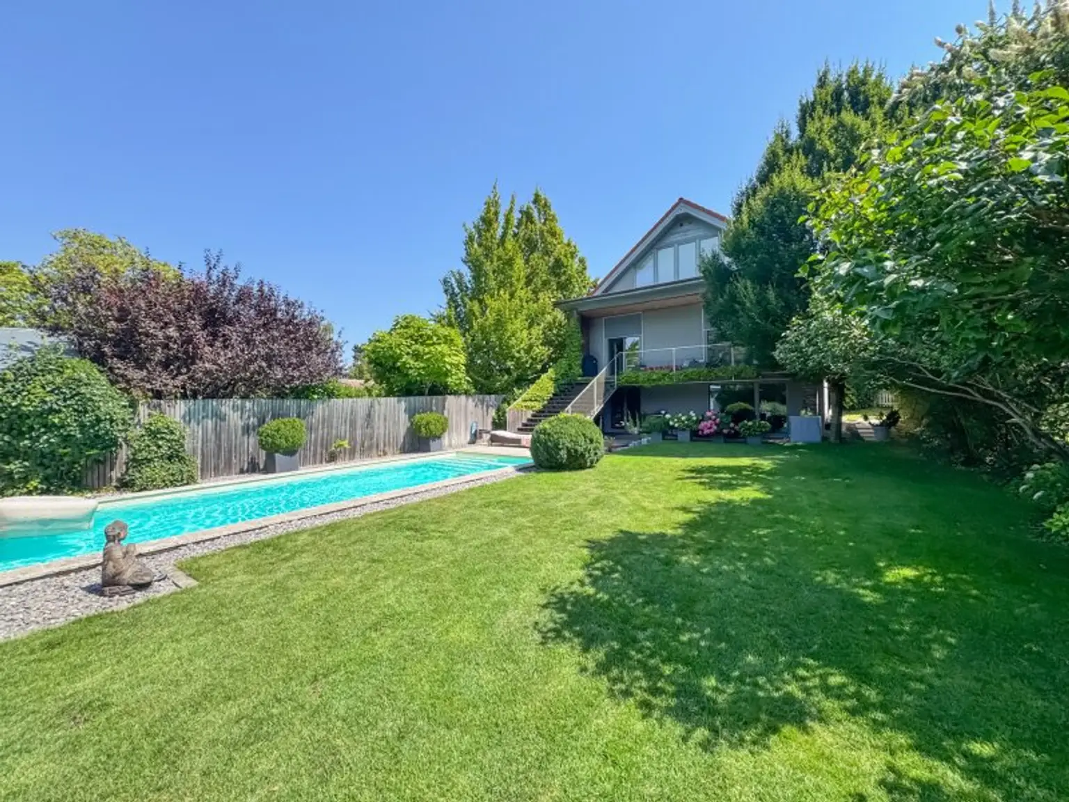 Einfamilienhaus mit Pool, Sauna & Wohnkeller auf Eigengrund in Toplage von Baden bei Wien
