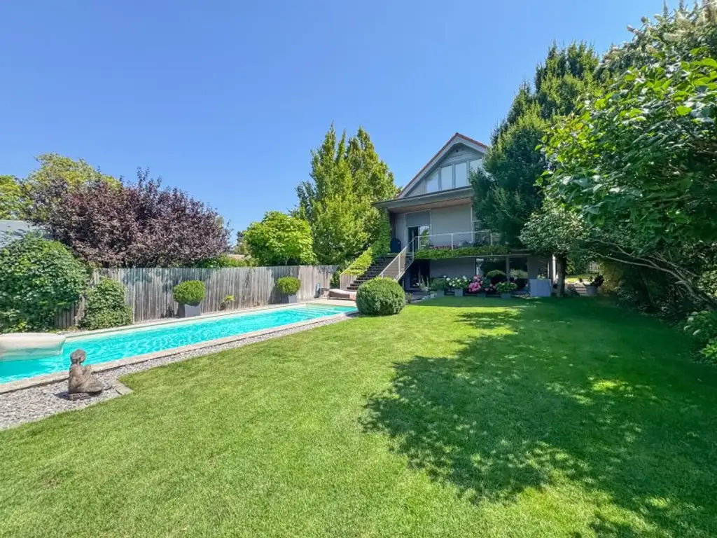 Einfamilienhaus mit Pool, Sauna & Wohnkeller auf Eigengrund in Toplage von Baden bei Wien