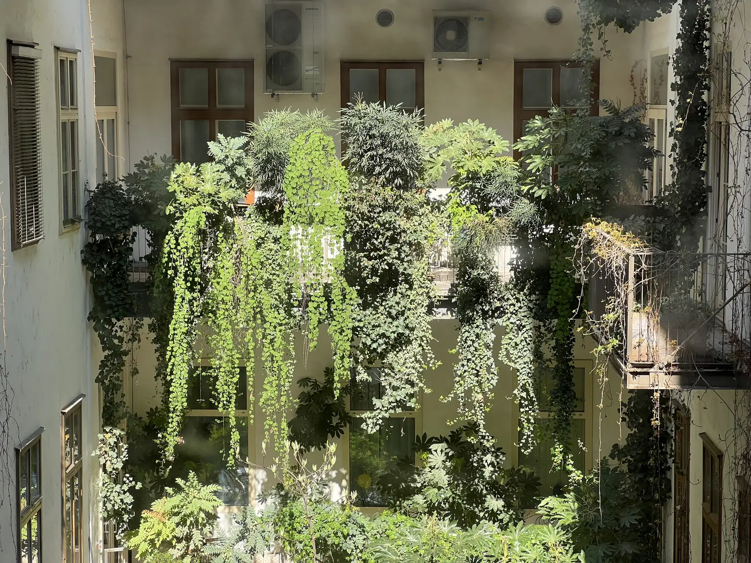 UNBEFRISTET und ERSTBEZUG: Prachtvolle, klimatisierte 4-Zimmer-Wohnung in fantastischer Lage