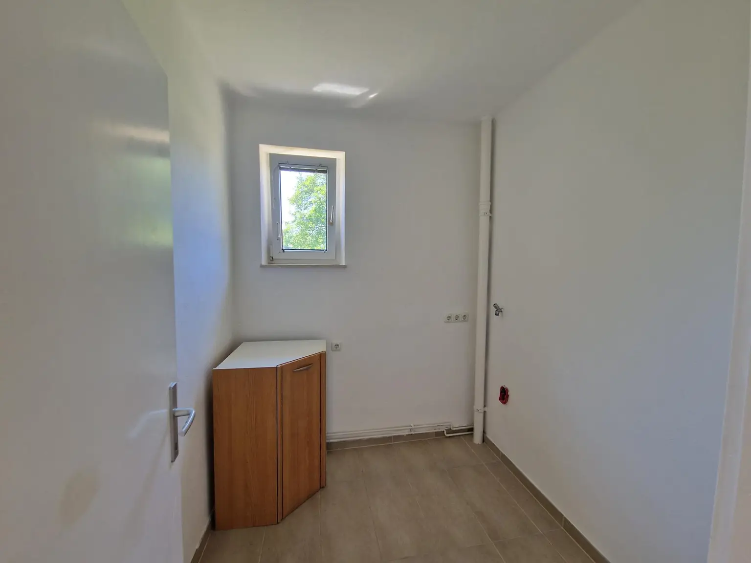 LIEBEVOLLES LANDHAUS MIT GARTEN UND GARAGE ZUR MIETE
