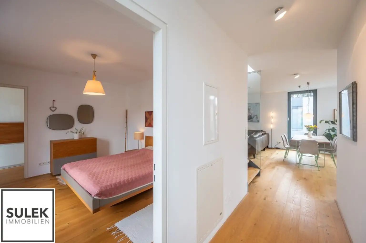 Einzigartige DG-Wohnung mit Loft-Charakter und Terrassen (rd. 165m²) inkl. atemberaubendem Fernblick