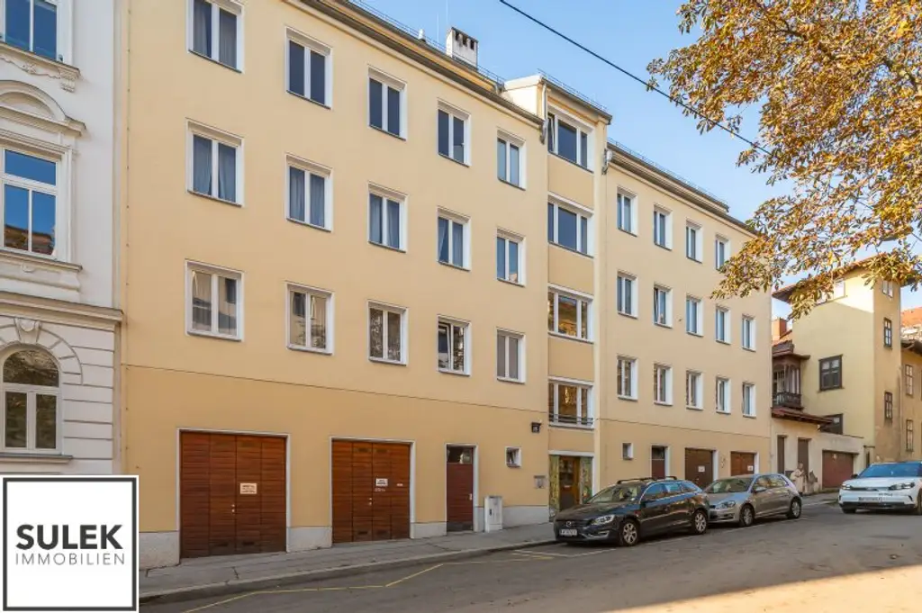 Bastiengasse 15: 3-Zimmer-DG-Wohnung mit separater Küche & gemütlicher, sonniger Terrasse