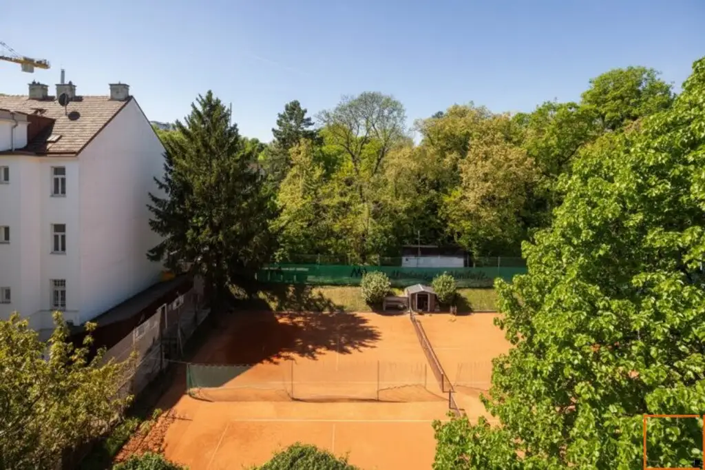 Familiendomizil: Penthouse mit Ateliercharakter, großen Terrassen und Grünblick