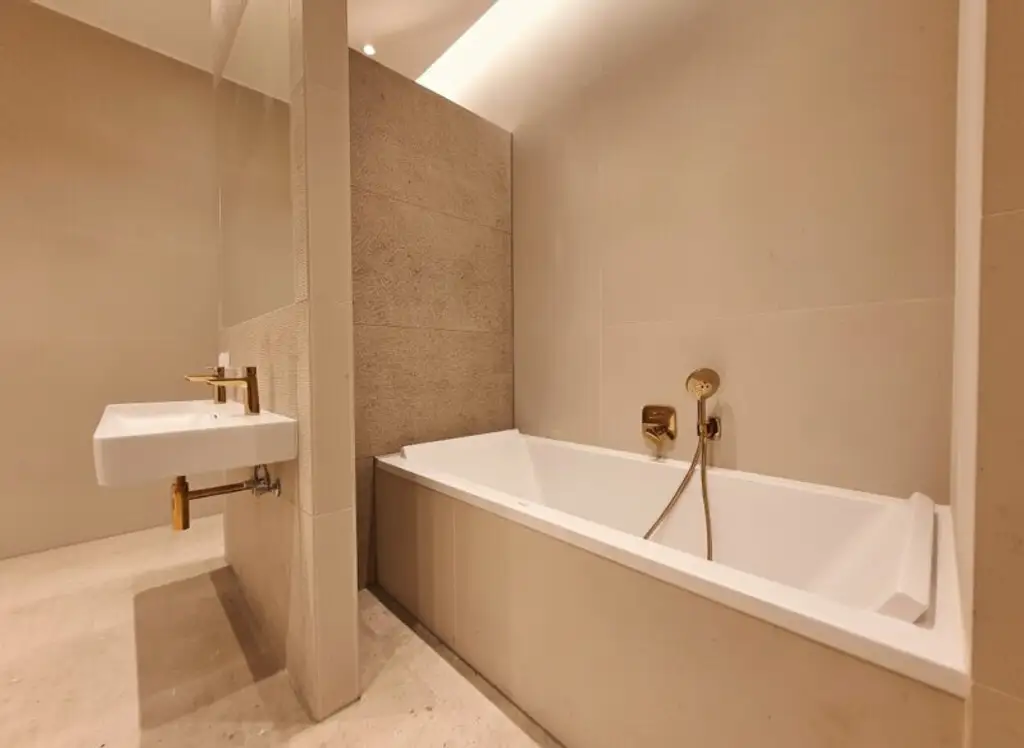 ++NEW++ Altbau-CHARME trifft Luxus!  High-End 4-Zimmer-Erstbezug mit 2 Balkonen in TOP City-Location NÄHE Urania!  Perfekte Anbindung U-Bahn & CAT