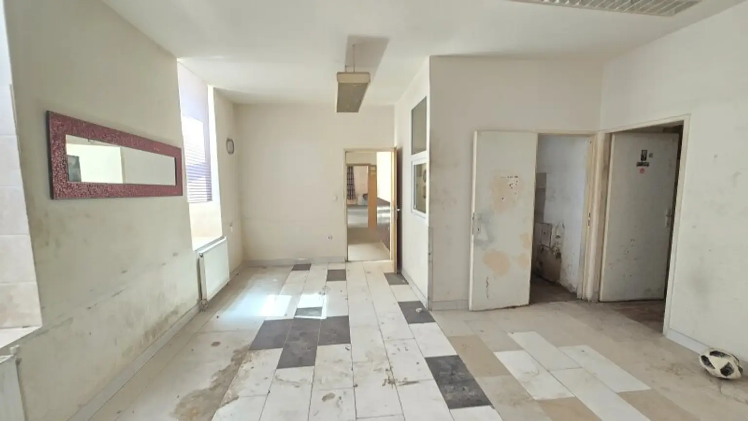 Schöne Geschäftslokal, Gewerbeimmobilien, Souterrain