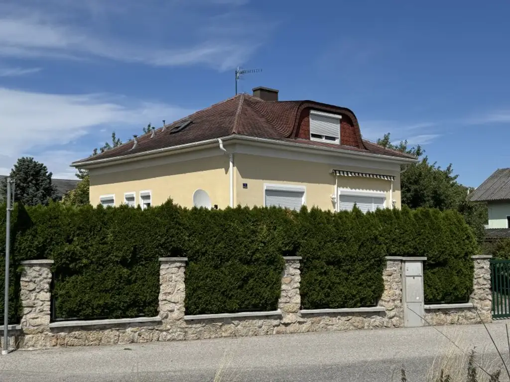 Kleines Einfamilienhaus mit Südterrasse und Garage