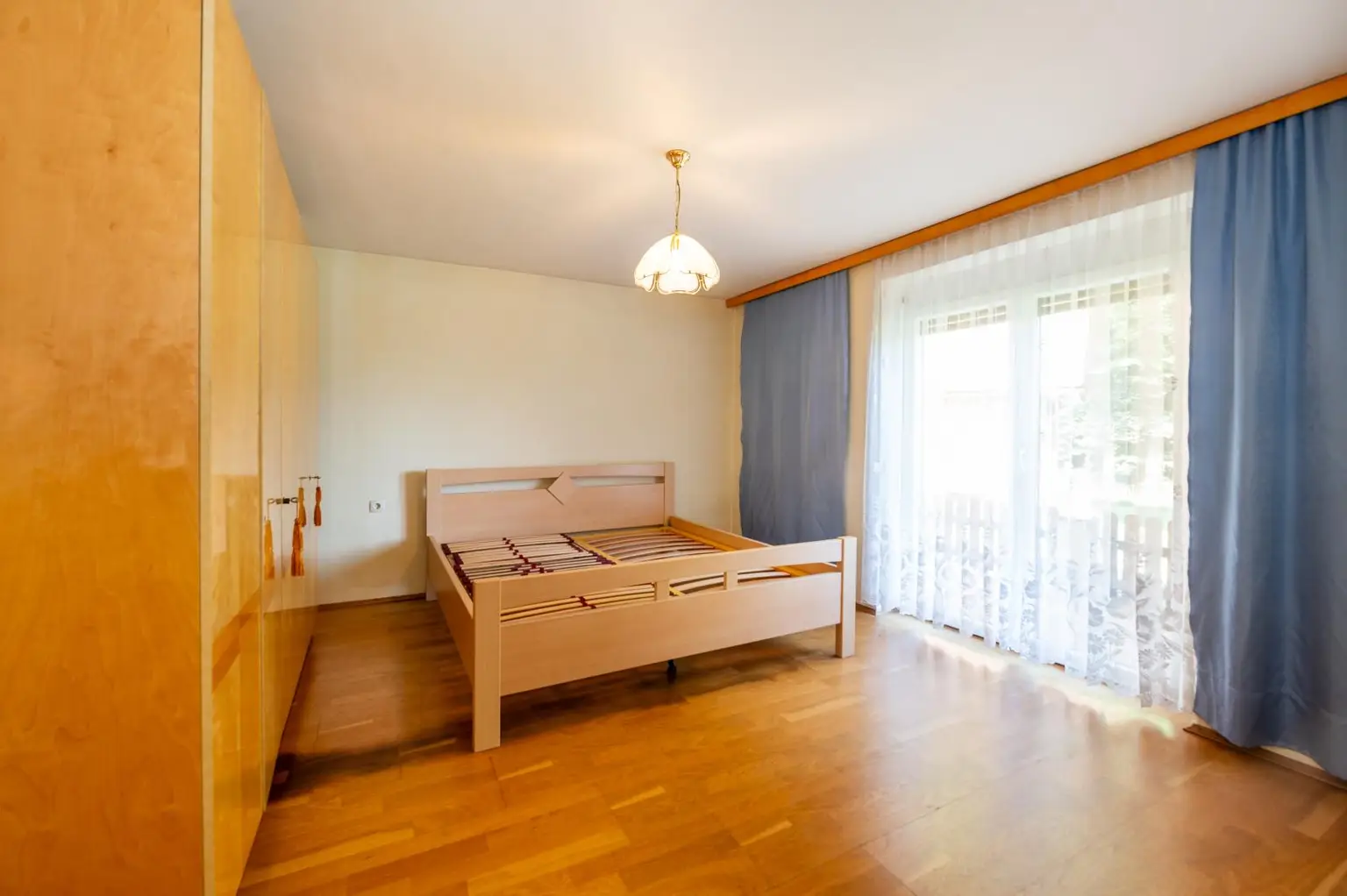Einfamilienhaus mit großem Grundstück in sonniger Ruhelage