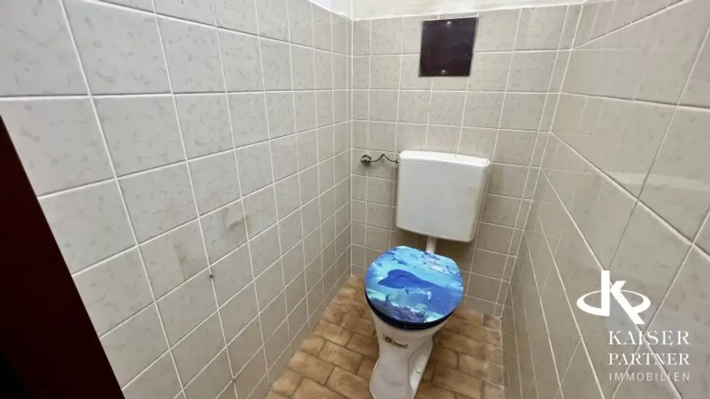 Geräumige 4-Zimmer-Wohnung mit Loggia mit viel Potential, Nähe Kennedybrücke!