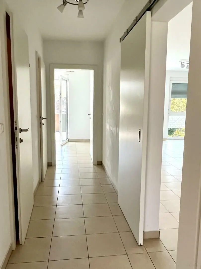 ruhige, helle und freundliche 3 Zimmer Wohnung mit Großbalkon vermietet bis 1.3.2027 dz. rund  3,3 % Rendite