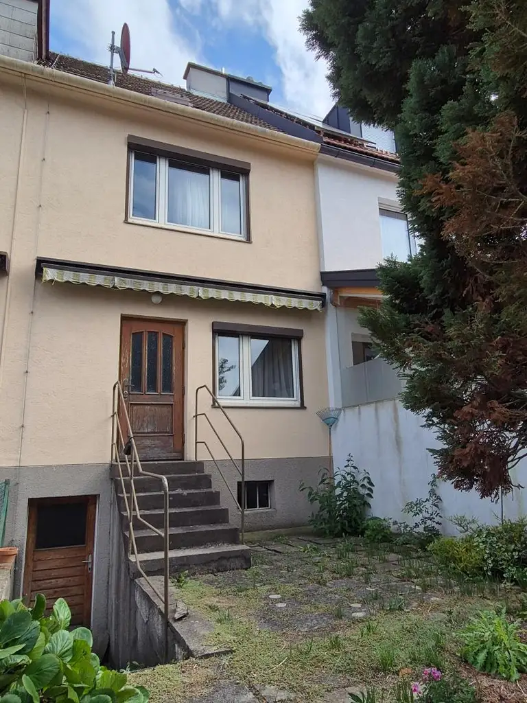 Renovierungsbedürftiges Mittelreihenhaus