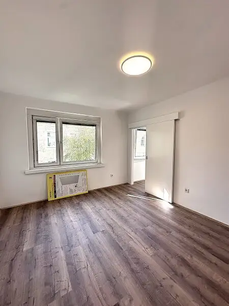 Erstbezug! Sanierte und helle 2 Zimmer Wohnung mit Einbauküche zentral gelegen 1210 Wien
