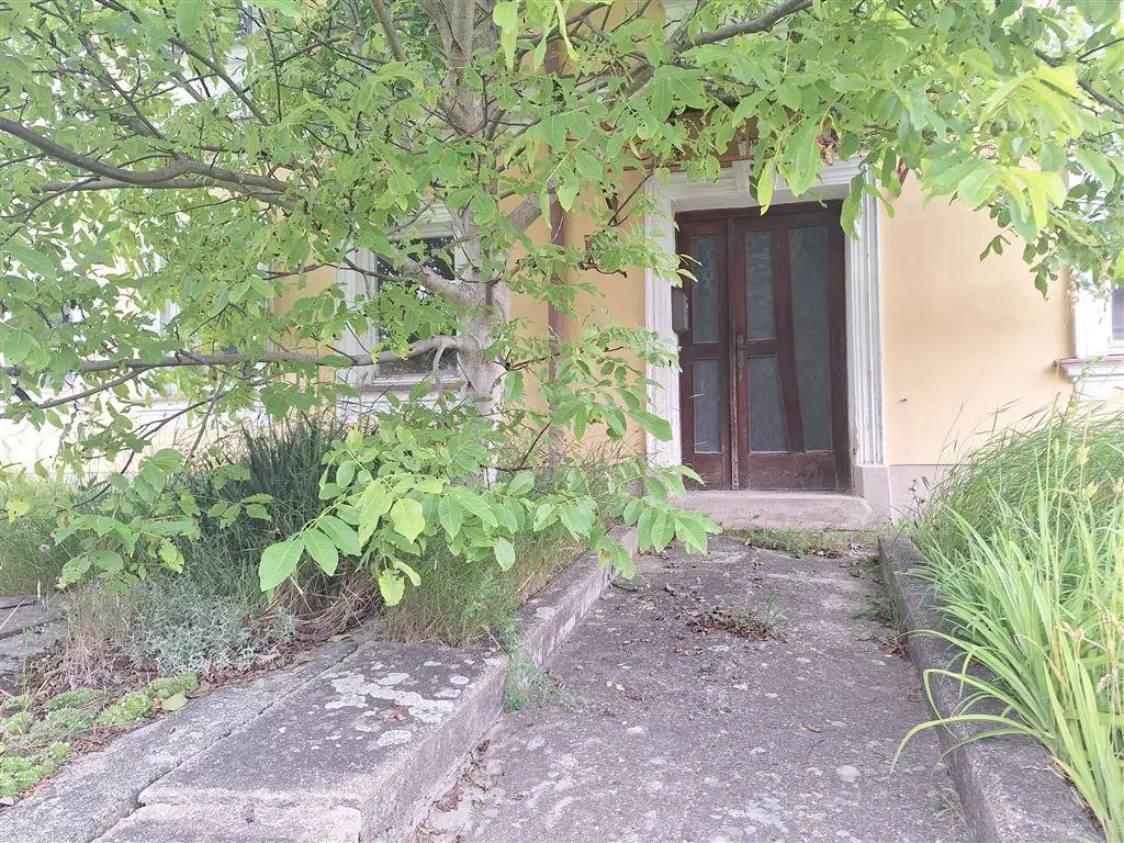 Charmante, großzügige Altbau-Villa mit Nebengebäuden auf großem Baugrundstück zu verkaufen