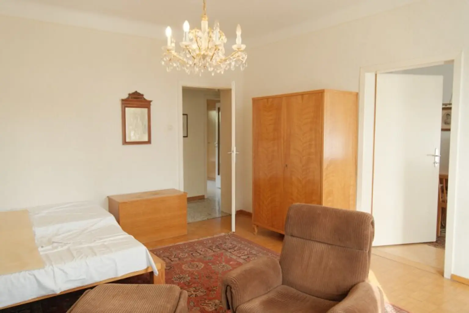 Zistersdorf: A5 - Nähe: großzügiges Wohnhaus ( 2 Wohneinheiten ) mit traumhaften Garten, Garage und Werkstatt