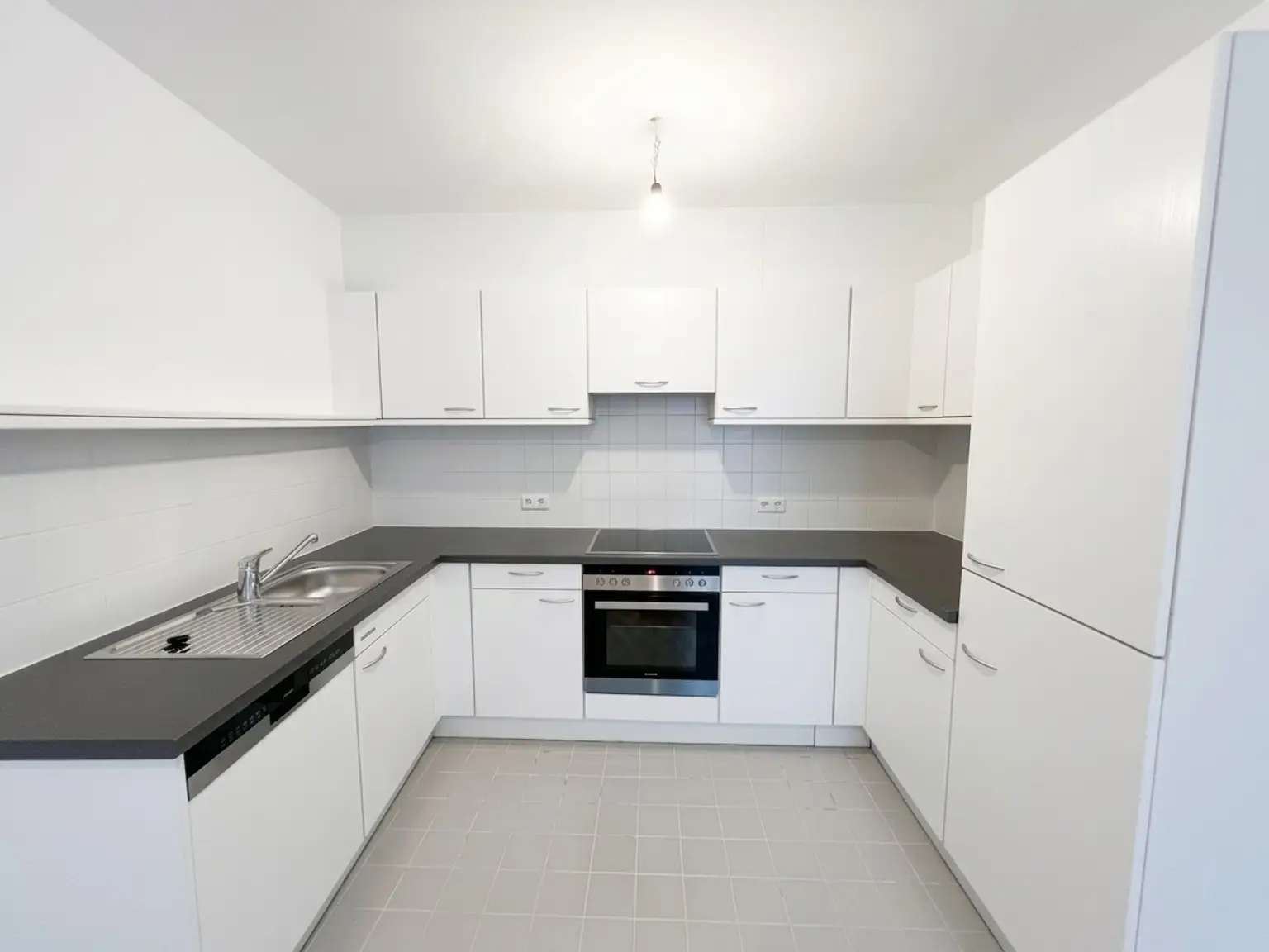 UNBEFRISTET: Top-Lage beim Stephansplatz: Moderne, klimatisierte Dachgeschoßwohnung im stilvollen Haus / Prime location near Stephansplatz: a modern, air-conditioned penthouse flat in a stylish building