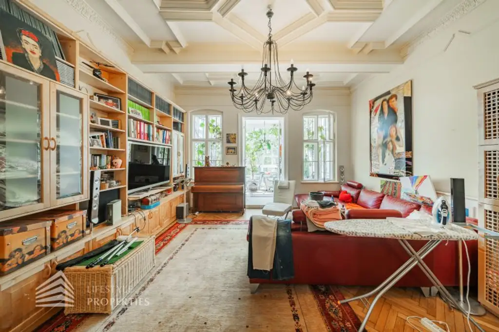 Luxuriöser 14- Zimmer Wohntraum mit Dachterrasse und Pool, Nähe Wilhelminenschloss